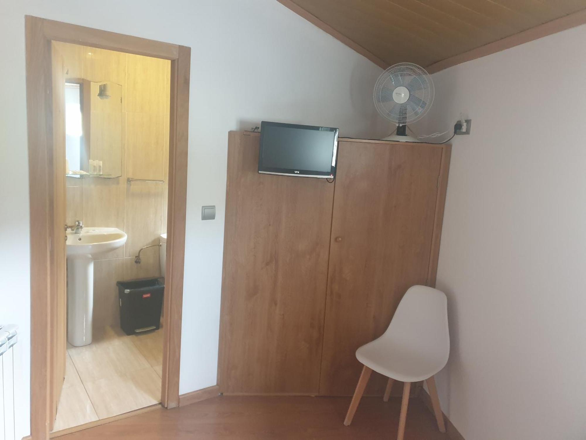 וילה פרנקה דל ביירסו Hostal Cruce מראה חיצוני תמונה